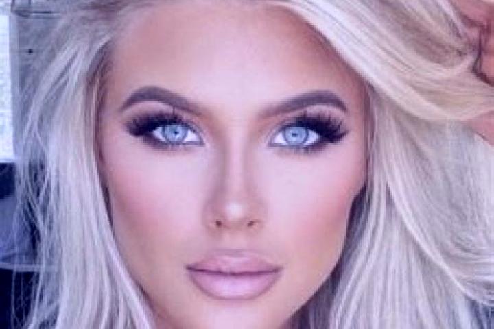 Ella, 21, a platinum blonde dark-eyed mixed companion based in Glen Eden. Offering Fetish, Prostate Massage, Deep French Kissing. Available for incall and ou...