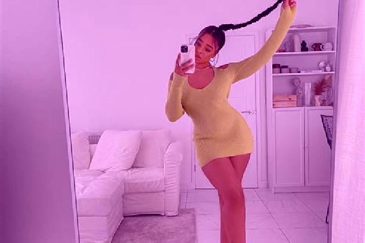 Ella, 21 — Escort in Bozueyuek, Turkey