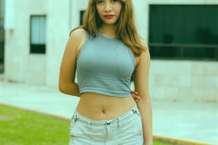 Ella, 21 — Escort in Brookside, Canada