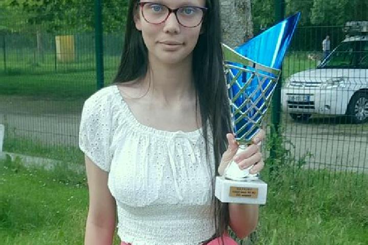 Ella, 21 — Escort in Endoufielle, France