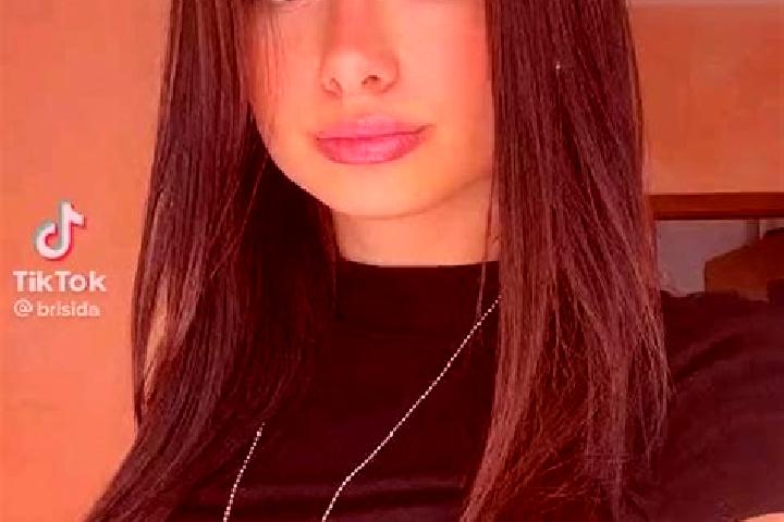 Ella, 21 — Escort in Meolo, Italy