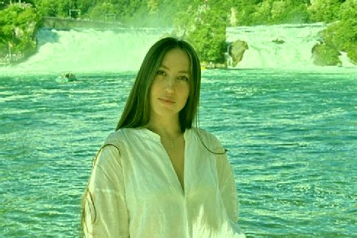 Ella, 21 — Escort in Pfaeffikon, Switzerland