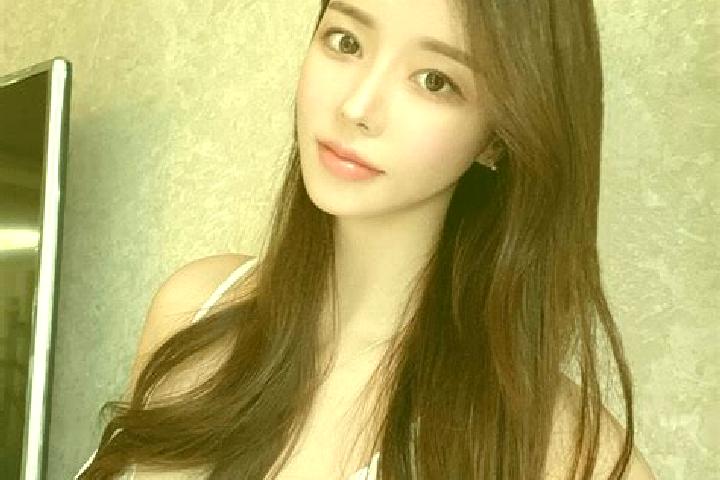 Ella, 21 — Escort in Xindou, China