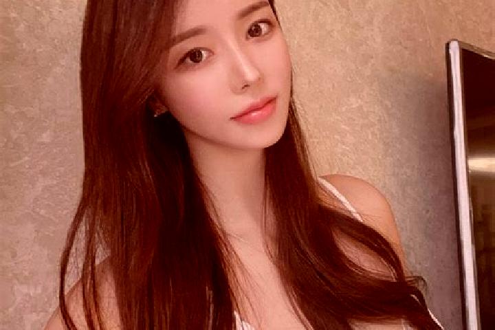 Ella, 21 — Escort in Yengiyar, China