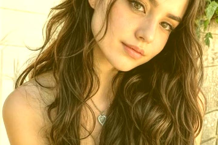 Ella, 22, a auburn hazel-eyed middle eastern companion based in Vagay. Offering Striptease, Roleplay, Deep French Kissing, Couples, Massage. Available for in...