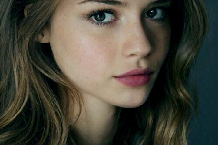 Ella, 22, a auburn hazel-eyed mixed companion based in Favoriten. Offering A-Level, Duos, Fetish. Available for incall and outcall, overnight bookings availa...