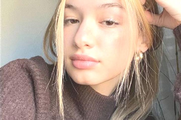 Ella, 22, a blonde brown-eyed latina companion based in Eltham. Offering Massage, Deep French Kissing, Couples. Available for incall and outcall, day and eve...