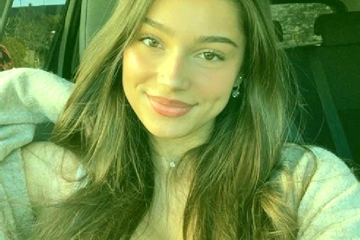 Ella, 22, a brunette blue-eyed caribbean companion based in Bordenii Mici. Offering Striptease, GFE, Roleplay, Duos, Party Girl. Available for incall and out...