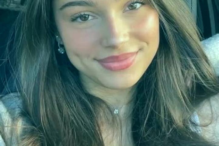 Ella, 22, a brunette hazel-eyed latina companion based in Auppegard. Offering Fetish, A-Level, Travel Companion. Available for incall and outcall, day and ev...