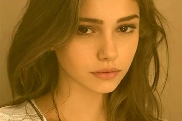 Ella, 22, a chestnut hazel-eyed latina companion based in Pozo Dulce. Offering Couples, GFE, Erotic Massage, Prostate Massage. Available for incall and outca...