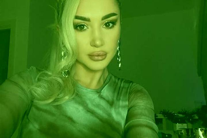 Ella, 22, a red grey-eyed european companion based in Qiandeng. Offering Erotic Massage, Couples, Party Girl, Travel Companion. Available for incall and outc...