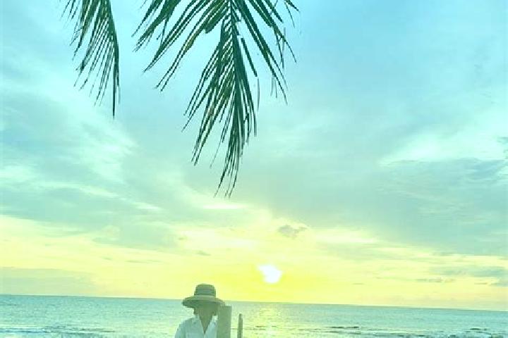 Ella, 22 — Escort in Bulakan, Indonesia
