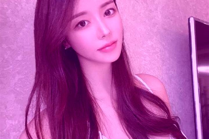 Ella, 22 — Escort in Chixing, China