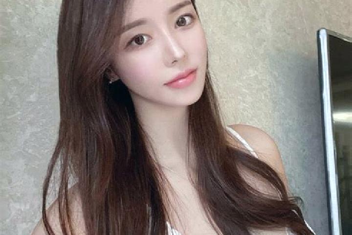 Ella, 22 — Escort in Haitangwan, China