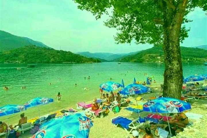 Ella, 22 — Escort in Jezero, Bosnia and Herzegovina