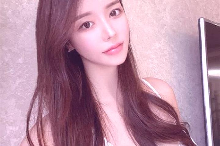 Ella, 22 — Escort in Karlung, China