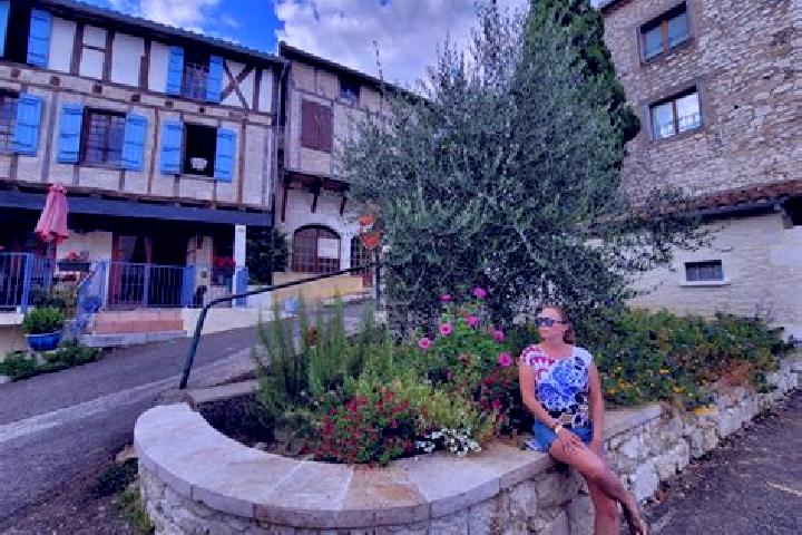 Ella, 22 — Escort in Montaigu, France