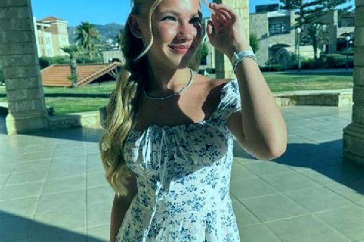 Ella, 22 — Escort in Skye, Australia
