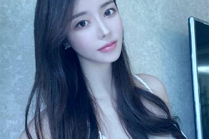 Ella, 22 — Escort in Songgui, China