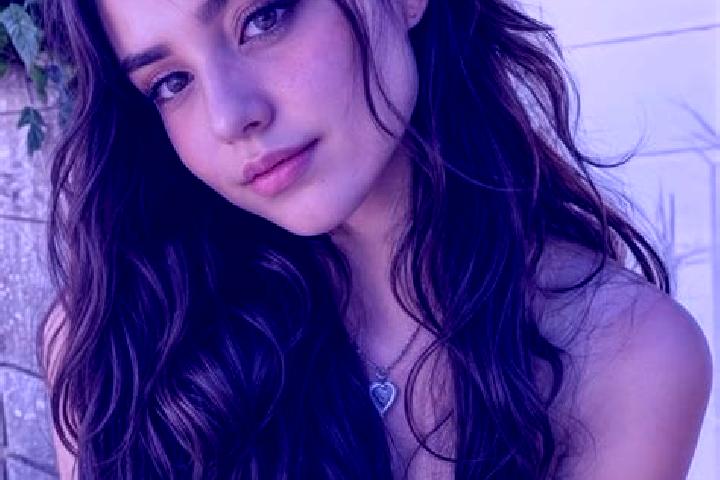 Ella, 23, a auburn amber-eyed middle eastern companion based in Codo. Offering A-Level, Striptease, Couples. Available for incall and outcall, overnight book...