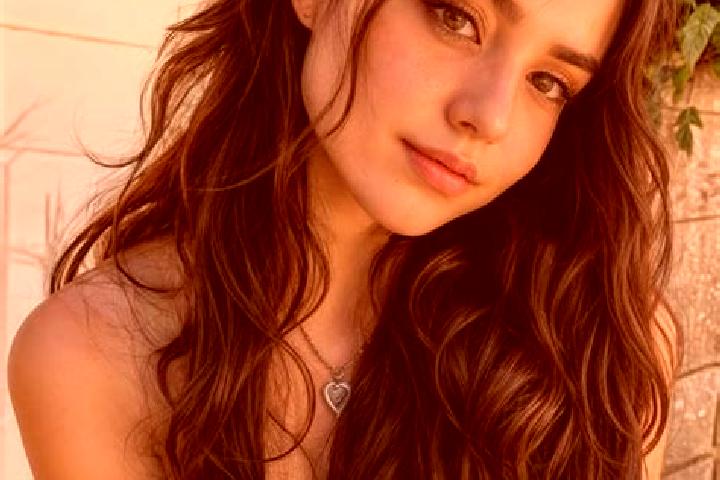Ella, 23, a auburn hazel-eyed latina companion based in Romanova Balka. Offering Girlfriend Experience, Duos, Massage, Deep French Kissing, Prostate Massage....