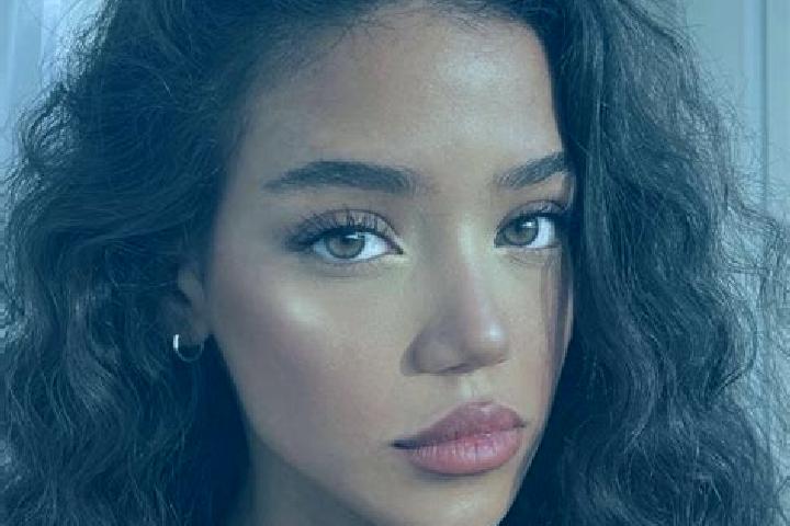 Ella, 23, a black brown-eyed asian companion based in Dikhil. Offering Overnight, Travel Companion, Couples. Available for incall and outcall, day and evenin...