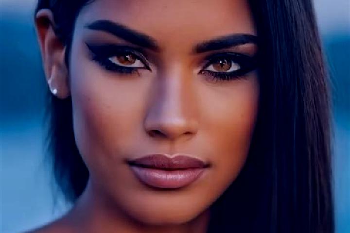Ella, 23, a black dark-eyed latina companion based in Tirodi. Offering Tantra, CIM, Domination, 69. Available for incall and outcall, day and evening dates.