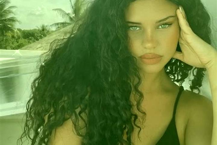 Ella, 23, a black grey-eyed latina companion based in Krasnapollye. Offering CIM, Massage, Girlfriend Experience. Available for incall and outcall, overnight...