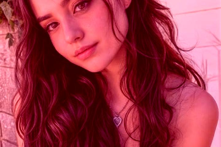Ella, 23, a brunette hazel-eyed middle eastern companion based in Detern. Offering Massage, A-Level, Erotic Massage. Available for incall and outcall, day an...