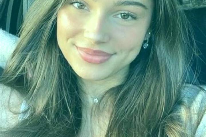 Ella, 23, a chestnut hazel-eyed slavic companion based in Jueterbog. Offering Overnight, Duos, OWO, Travel Companion, Deep French Kissing. Available for inca...