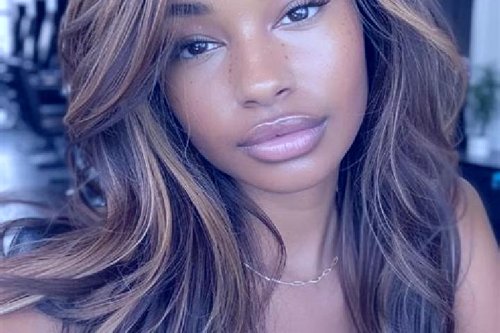 Ella, 23, a dark blonde hazel-eyed mixed companion based in Puembo. Offering CIM, 69, Erotic Massage, Party Girl, Couples. Available for incall and outcall, ...