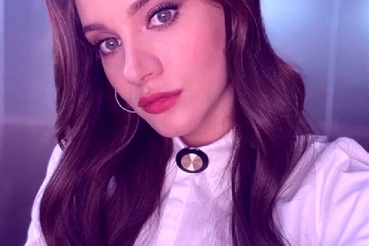 Ella, 23 — Escort in Bereni, Romania