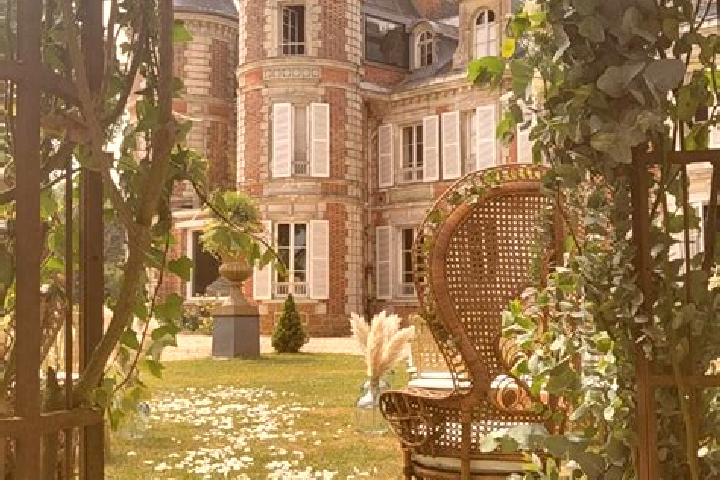 Ella, 23 — Escort in Chaumes-en-Brie, France