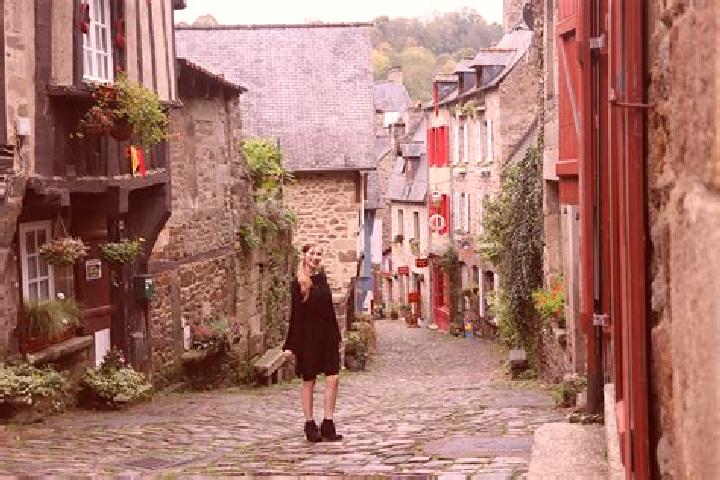 Ella, 23 — Escort in Dinan, France
