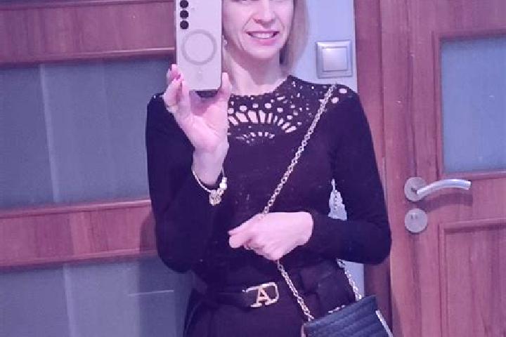 Ella, 23 — Escort in Dzierzaznia, Poland