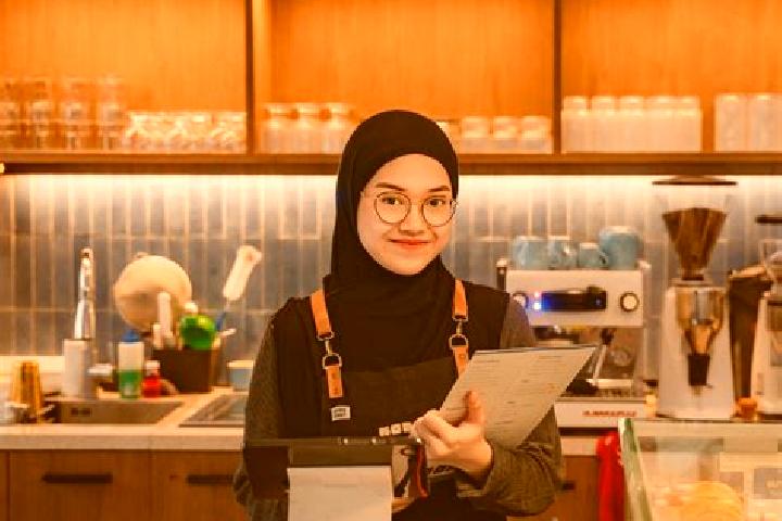 Ella, 23 — Escort in Prapen, Indonesia