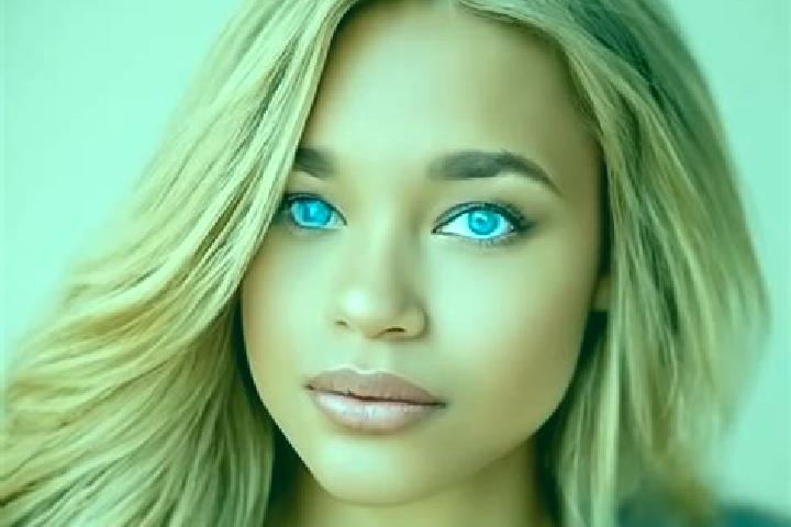 Ella, 24, a blonde blue-eyed latina companion based in Lattarico. Offering CIM, Fetish, Erotic Massage, Domination, Deep French Kissing. Available for incall...