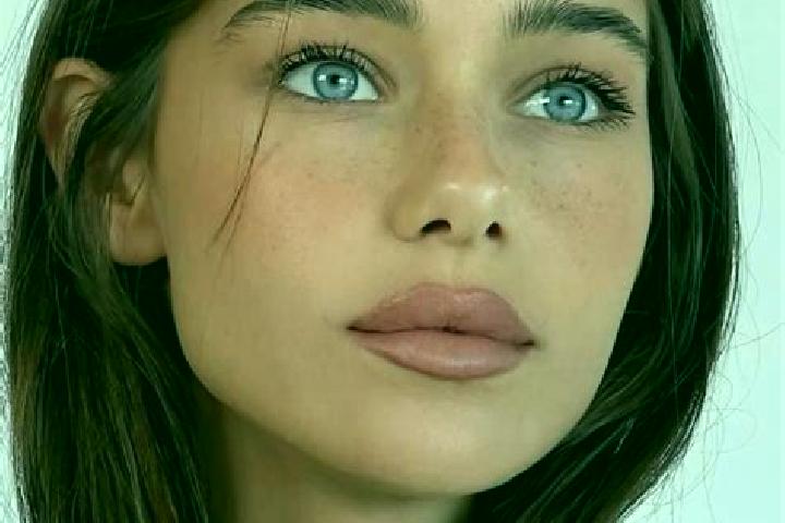 Ella, 24, a brunette brown-eyed european companion based in Alpu. Offering Erotic Massage, Travel Companion, Massage. Available for incall and outcall, overn...
