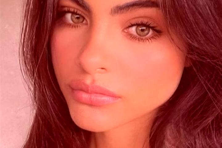 Ella, 24, a brunette green-eyed latina companion based in Naydenovka. Offering Duos, 69, OWO. Available for incall and outcall, overnight bookings available.