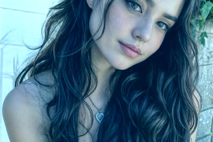 Ella, 24, a brunette hazel-eyed middle eastern companion based in Blomstermala. Offering Party Girl, Erotic Massage, Prostate Massage, Overnight. Available f...