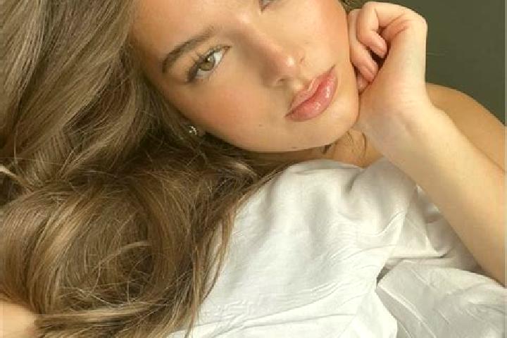 Ella, 24, a chestnut hazel-eyed latina companion based in Rocchacc. Offering Overnight, Massage, Deep French Kissing. Available for incall and outcall, day a...