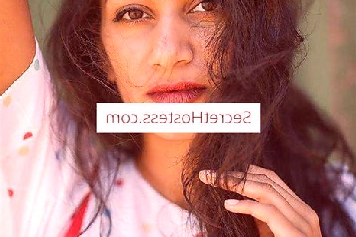 Ella, 24, a red dark-eyed indian companion based in Savigne. Offering Party Girl, 69, BDSM. Available for incall and outcall, day and evening dates.