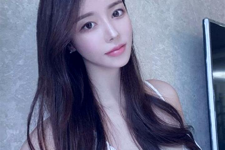 Ella, 24 — Escort in Jiaoshi, China