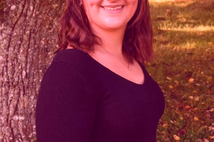 Ella, 24 — Escort in Kalenborn-Scheuern, Germany