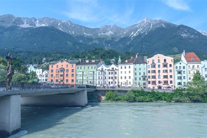 Ella, 24 — Escort in Mitterberghuetten, Austria