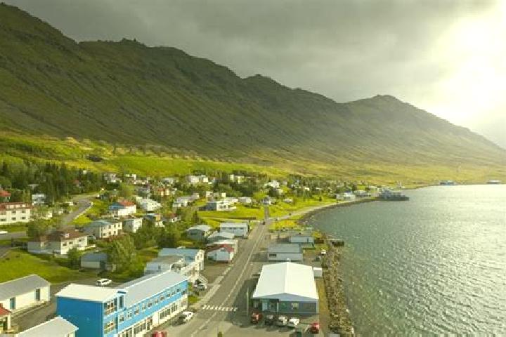 Ella, 24 — Escort in Neskaupstadur, Iceland