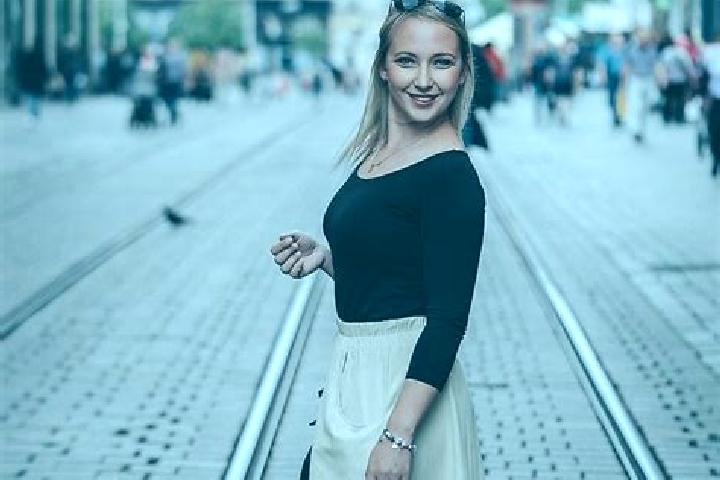 Ella, 24 — Escort in Ostopovice, Czech Republic