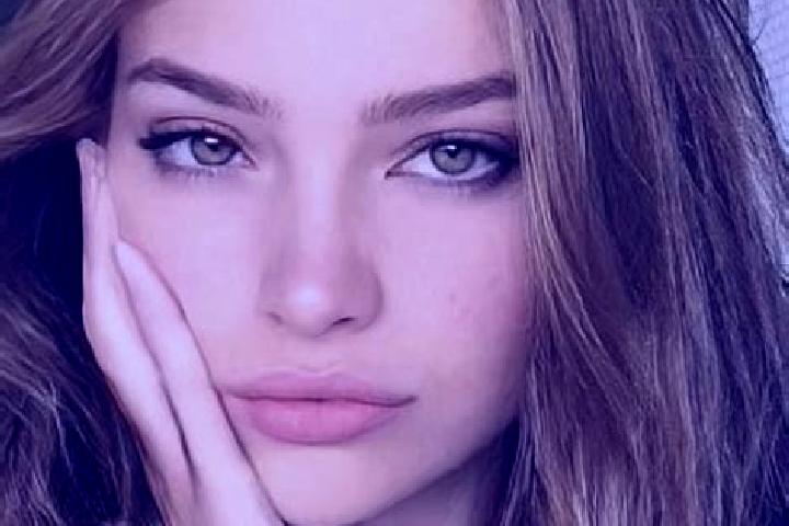 Ella, 25, a blonde brown-eyed mixed companion based in Szolnok. Offering Overnight, Fetish, GFE, Couples, Striptease. Available for incall and outcall, overn...