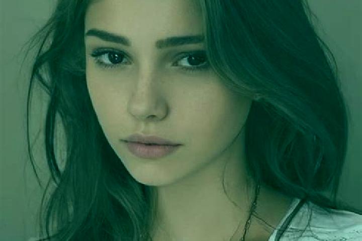 Ella, 25, a chestnut grey-eyed slavic companion based in Vina del Mar. Offering Domination, BDSM, Fetish. Available for incall and outcall, day and evening d...