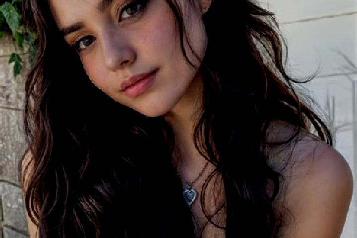 Ella, 25, a red hazel-eyed latina companion based in Petworth. Offering Party Girl, A-Level, Dinner Date. Available for incall and outcall, overnight booking...